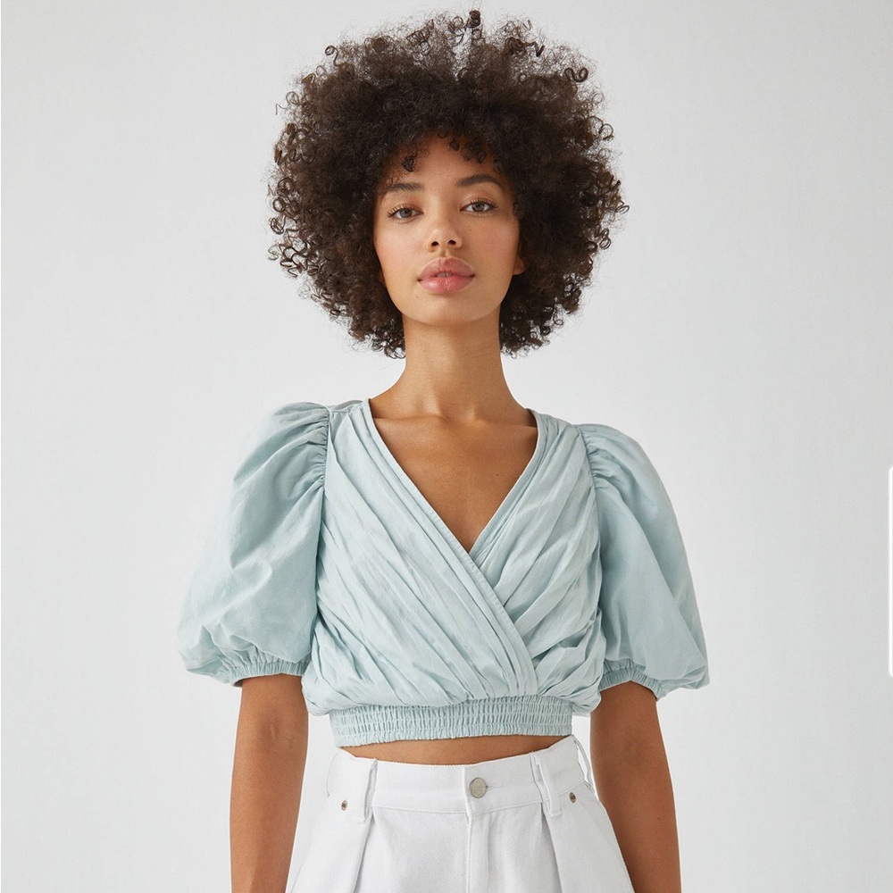 Pull & Bear New with Tags Light Blue Puff Sleeve Crop Top, size Large